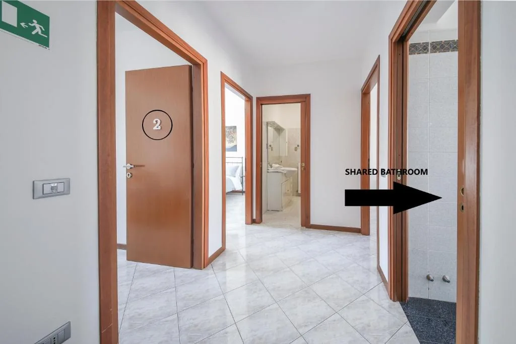 Camera Matrimoniale Standard con Bagno in Comune — Orio Stay&Fly