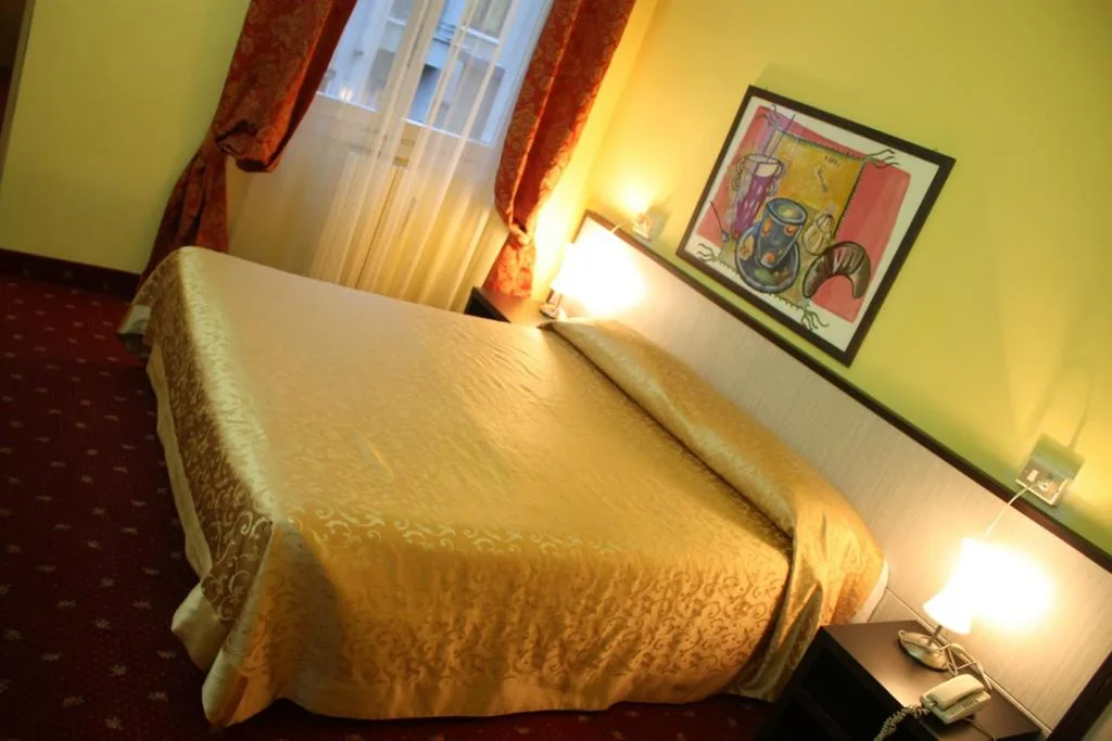 Camera Matrimoniale Standard con Ventilatore — Hotel Lugano