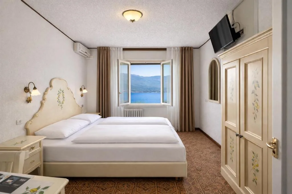 Camera Matrimoniale Standard con Vista Lago — Hotel Villa Margherita