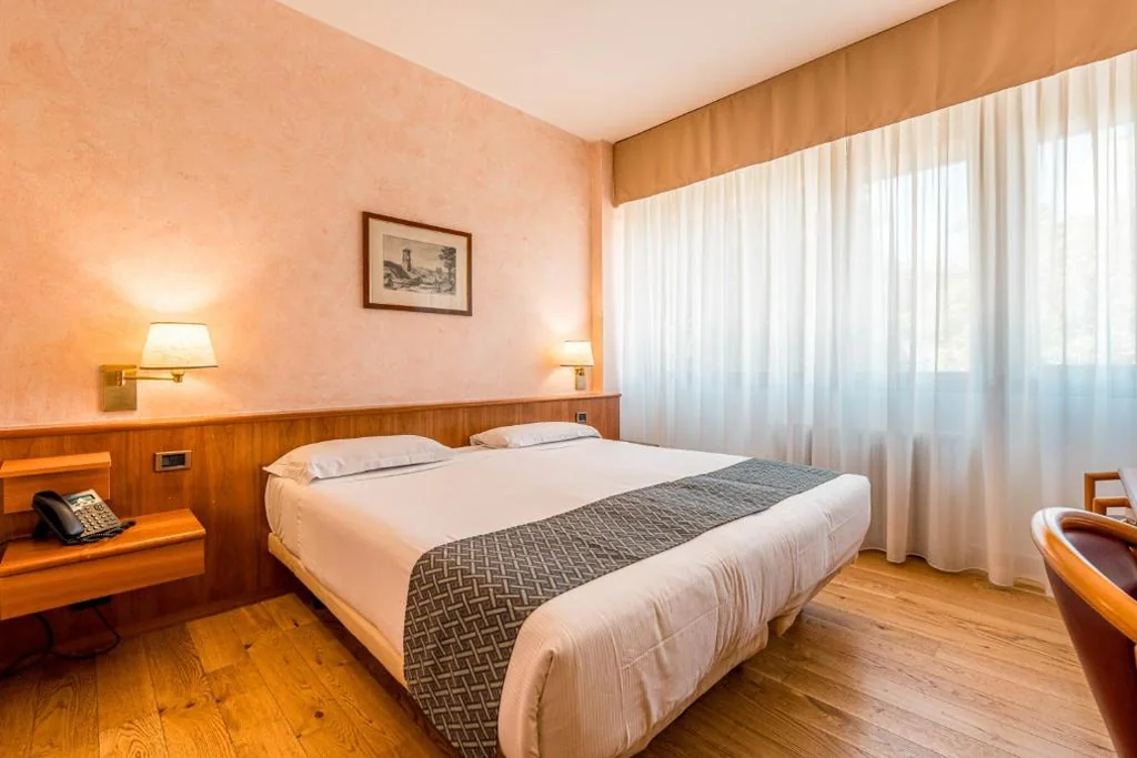 Camera Matrimoniale Standard — Crystal Hotel Varese