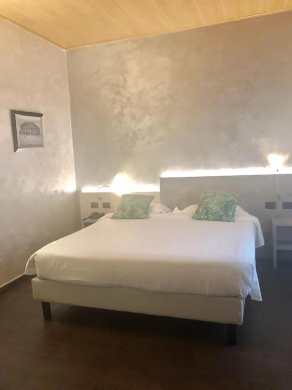 Camera Matrimoniale Standard — Hotel Bolzano