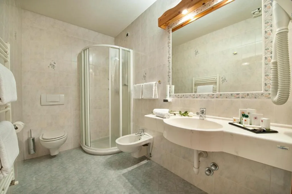 Standard Double Room — Hotel Duc De Rohan