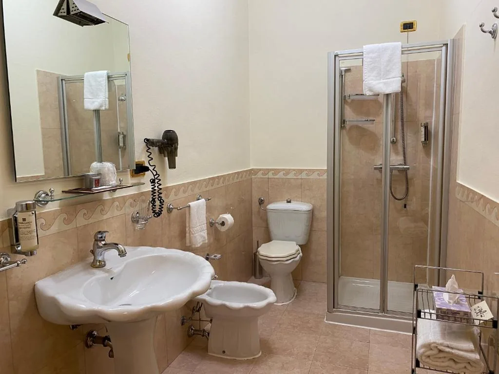 Standard Double Room — Hotel Estée