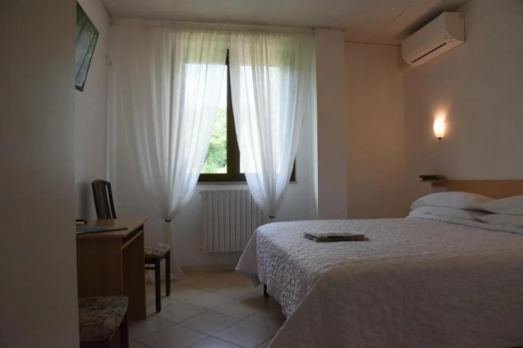 Standard Matrimonial Room — Hotel Livio
