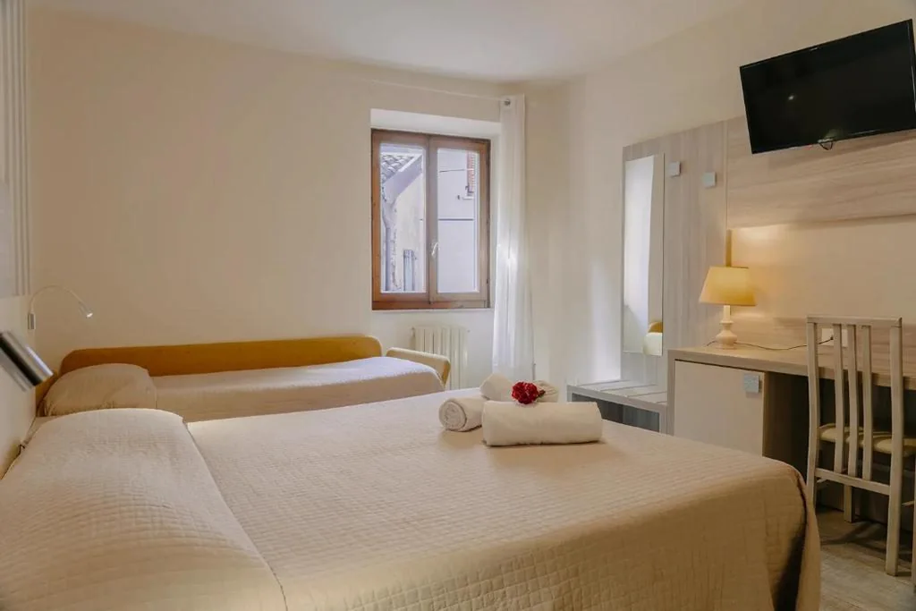 Standard Double Room — Hotel Miralago
