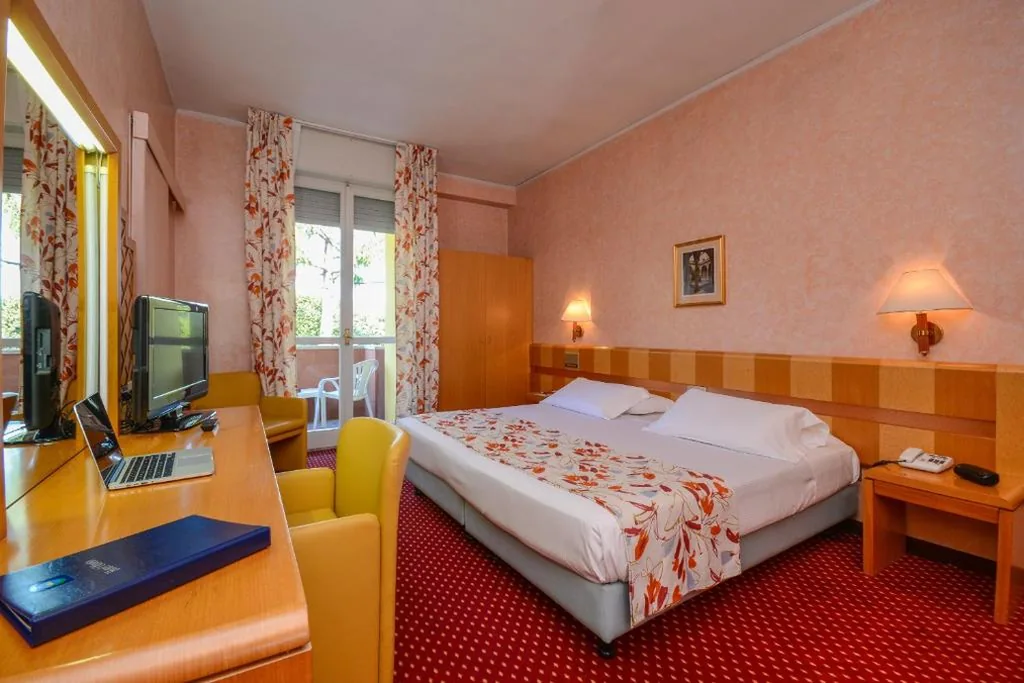 Camera Matrimoniale Standard — Hotel Oliveto