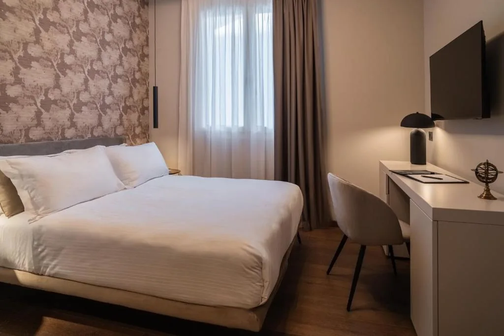 Standard Double Room — Porpora Suite Hotel