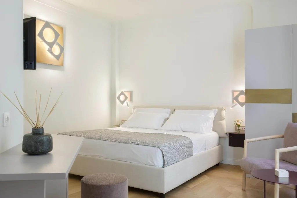 Superior Double Room with Balcony — Cuna Milano