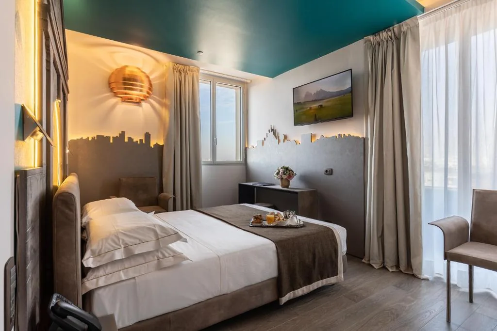 Superior Double Room with Balcony and View — Hotel Ariston
