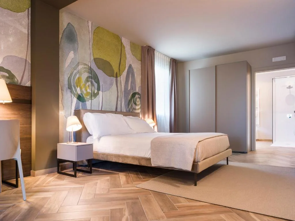 Superior Double Room with Balcony and Lake View — Bed & Breakfast LA HOME and Apartments