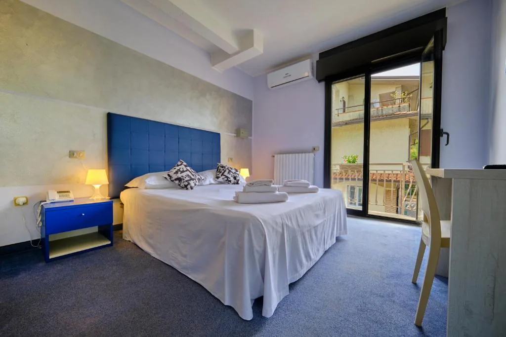 Superior Double Room with Balcony — HOTEL VITTORIA