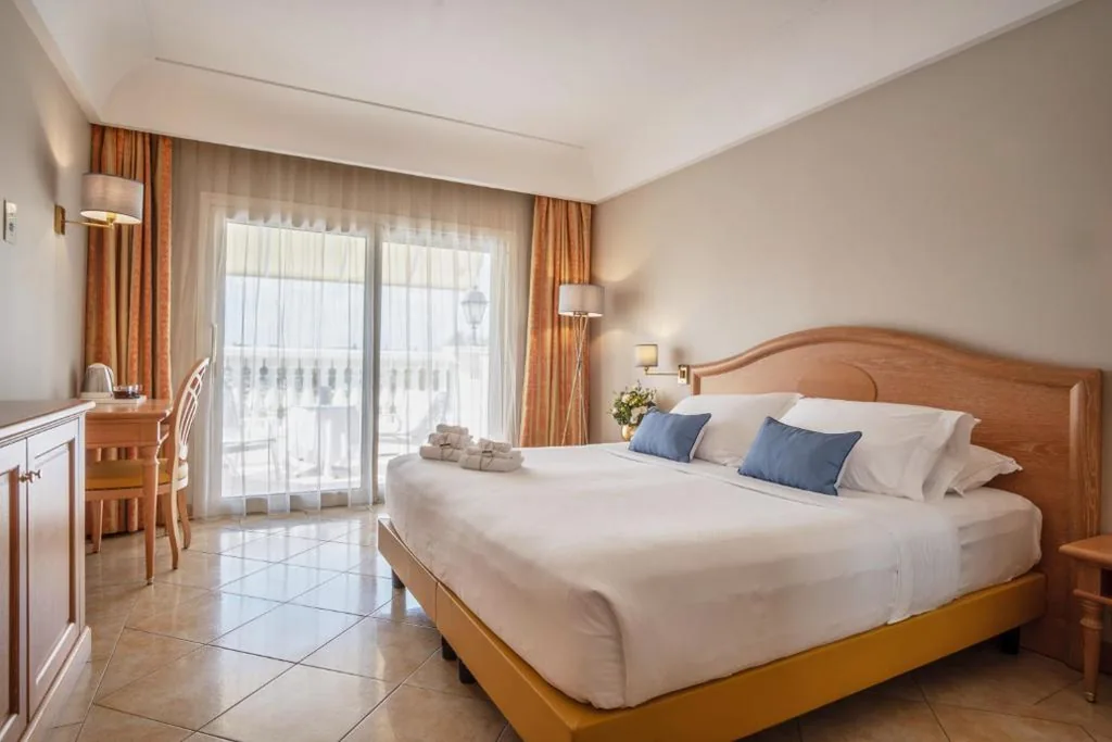 Superior Double Room with Lake View and Spa Access — Palace Hotel Desenzano