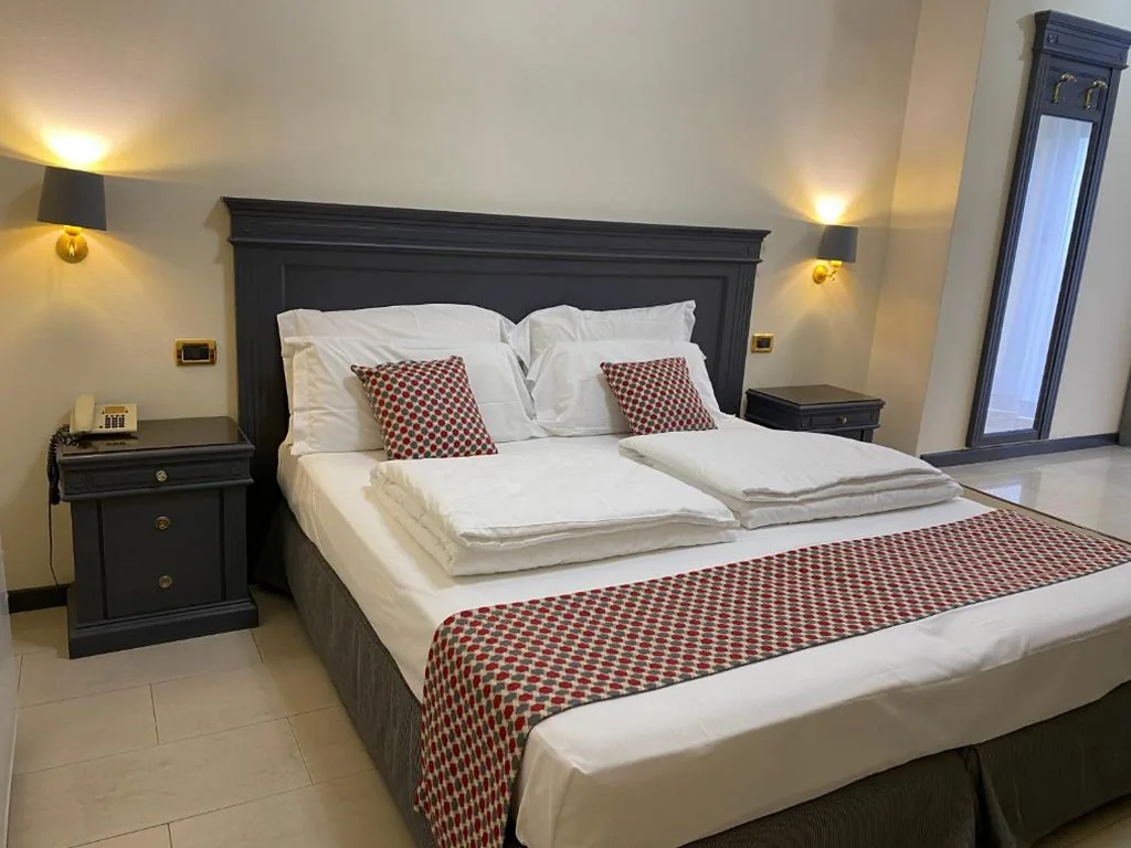 Superior Double Room with Lake View — Hotel Estée