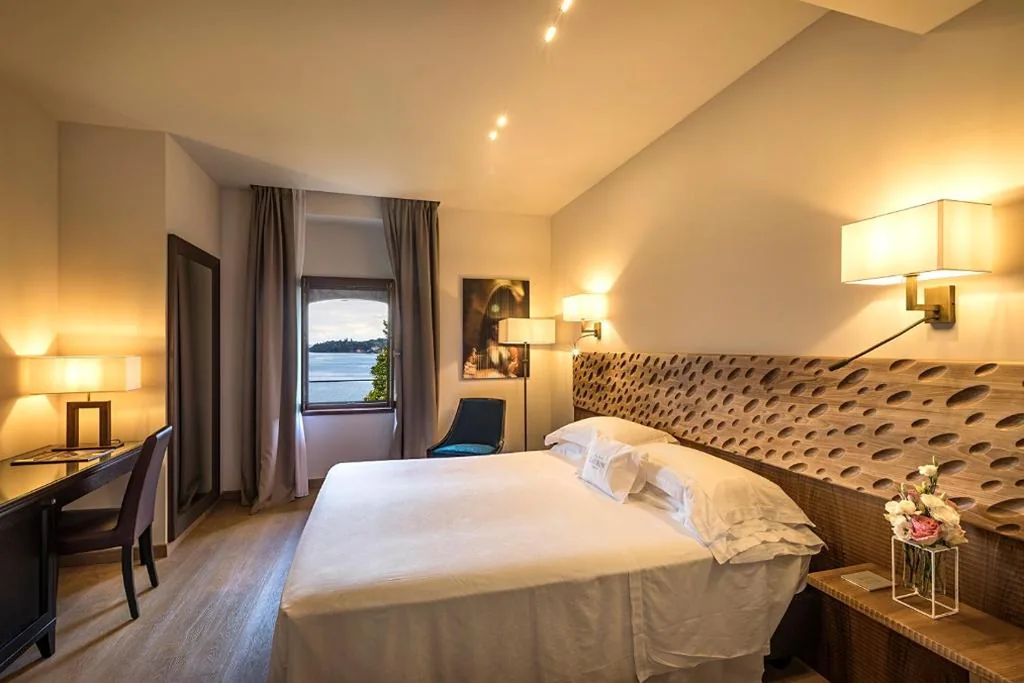 Camera Matrimoniale Superior con Vista Lago — Hotel Laurin