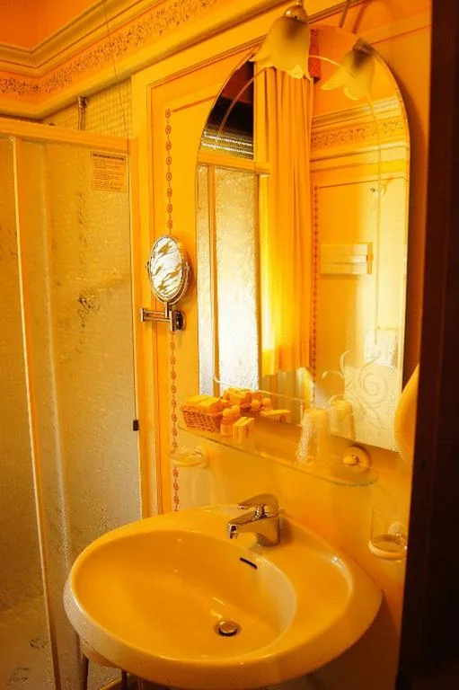 Superior Double Room with Lake View — Hotel Lugana Parco Al Lago