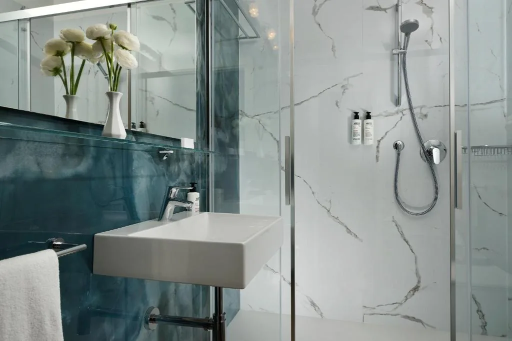 Superior Double Room with Partial Lake View and Spa Access — Hotel Continental Wellness & Spa