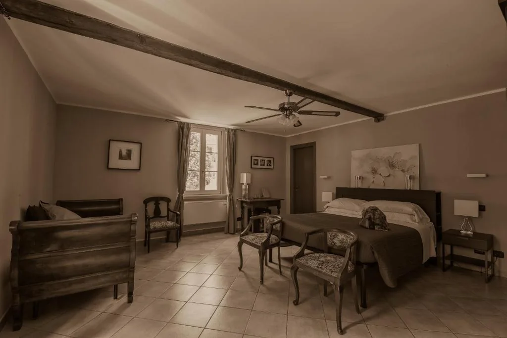 Superior Double Room with Partial Lake View — Locanda La Pergola
