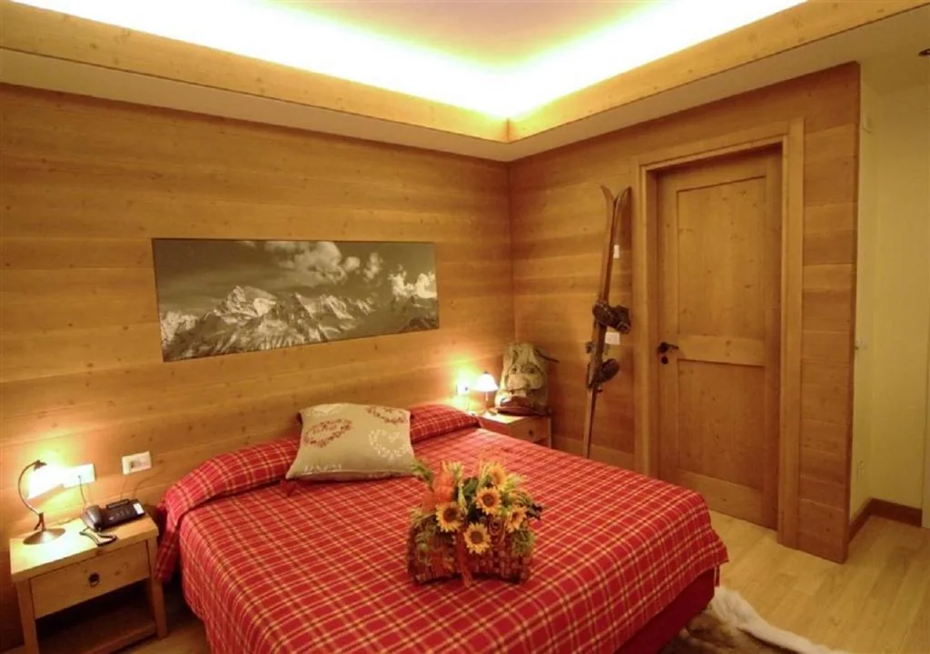 Superior Double Room — Design Suite Tirano