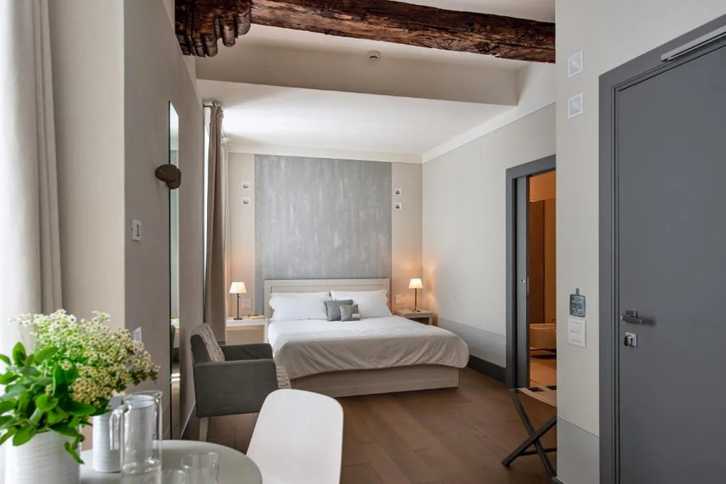 Superior Double Room — GombitHotel