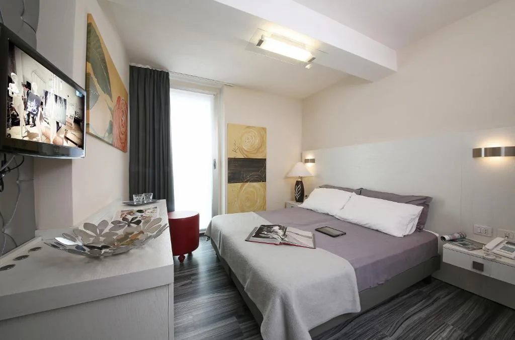Superior Double Room — Happy Hotel Atelier Gardone Vittoriale