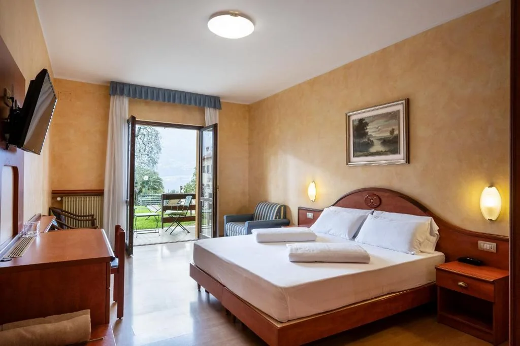 Superior Double Room — Hotel Caravel