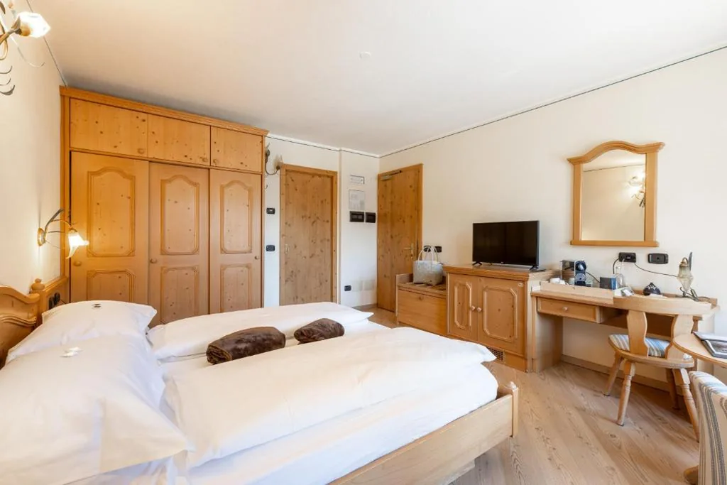 Superior Double Room — Hotel Flora