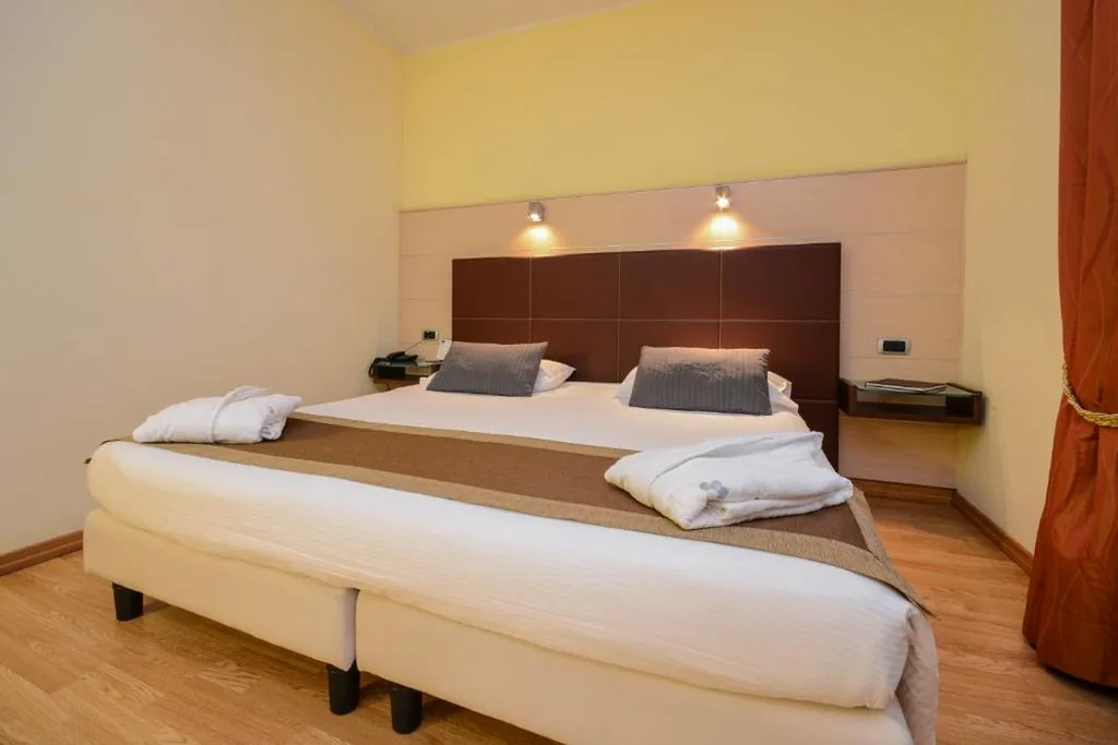 Superior Double Room — Hotel Master