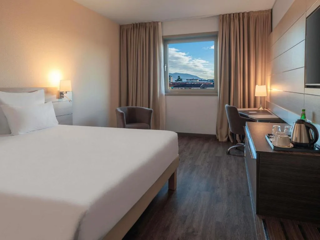 Superior Double Room — Novotel Brescia 2