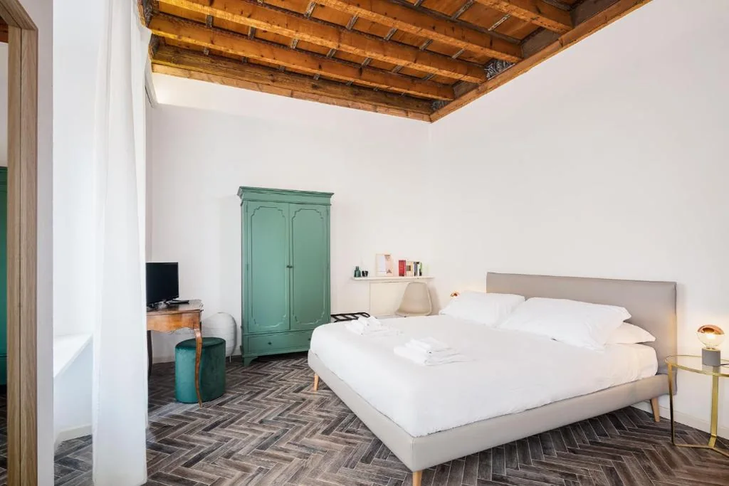 Superior Double Room — Residenza Giulio Romano