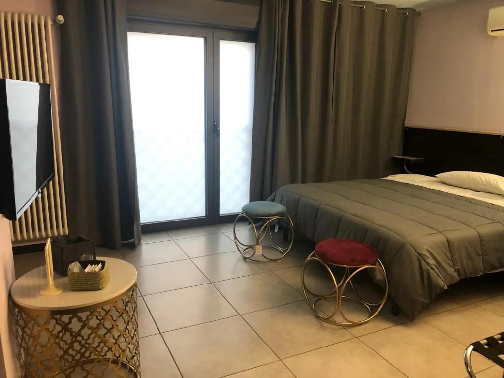 Superior Double Room — Villa Camilla Milano Easy Rooms Metro 4