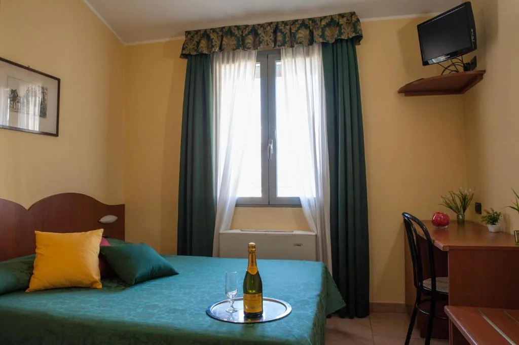 Camera Matrimoniale — The Best Hotel
