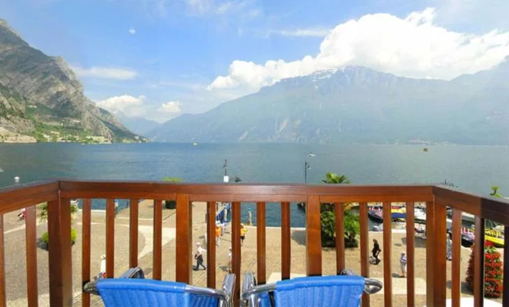 Camera Matrimoniale/Tripla con Balcone e Vista Lago — Hotel Sole – Limone