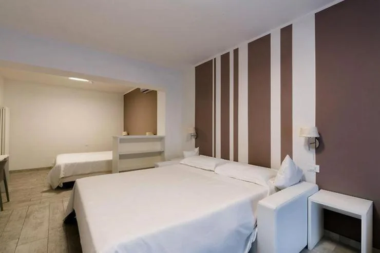 Camera Prestige con Balcone e Vista Lago Parziale — Hotel Saviola