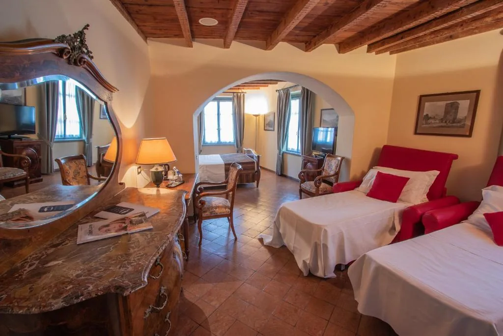 Quadruple Room — Albergo Le Due Corti