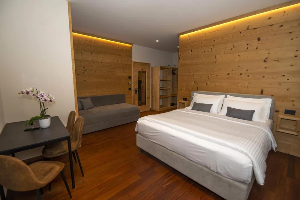 Quadruple Room with Disabled Access — Grey Castle garnì&suite