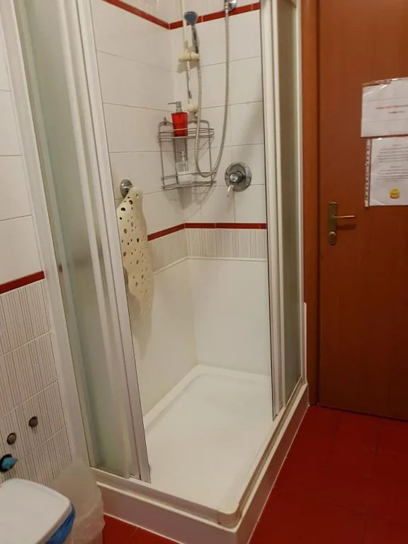 Camera Quadrupla con Bagno in Comune — Guesthouse La Rocca