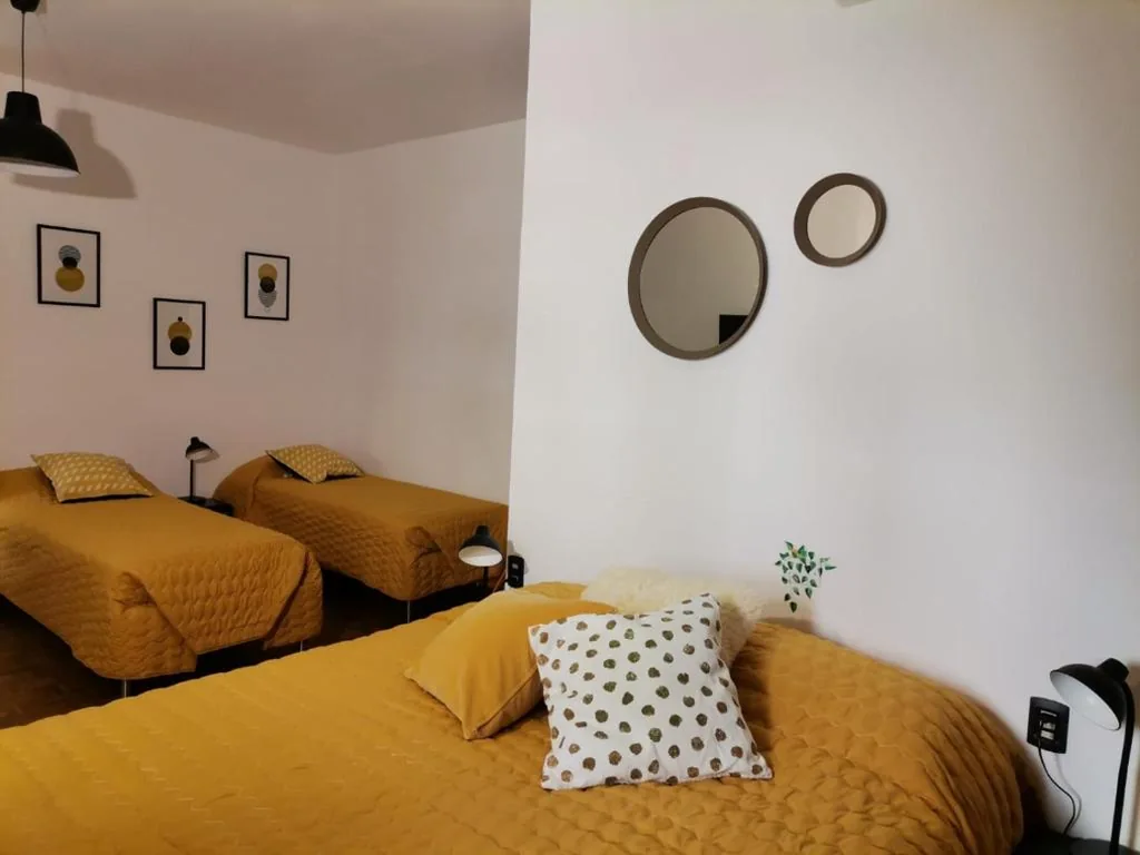 Quadruple Room with Shared Bathroom — Guesthouse Tree Rooms Industrial