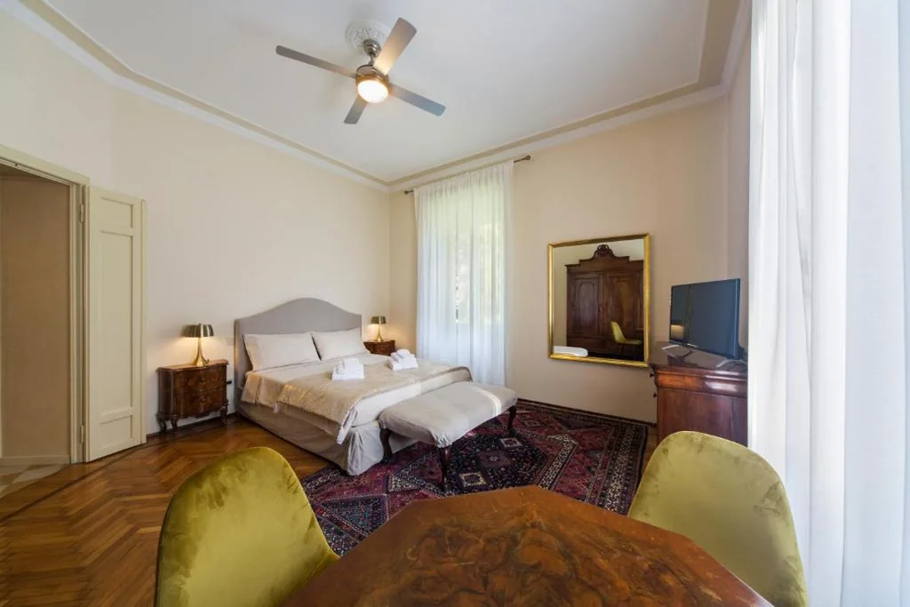 Quadruple Room with External Private Bathroom — BED and BIKE – BERGAMO Dream House