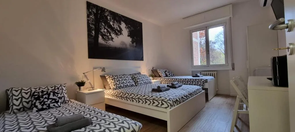 Camera Quadrupla con Bagno Privato Esterno — San Donato Policlinico Rooms
