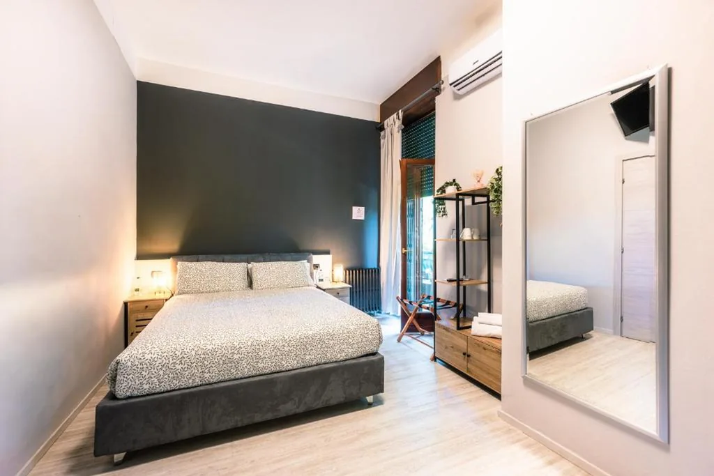 Camera Quadrupla con Balcone — Boutique Casa Giulietta Desenzano