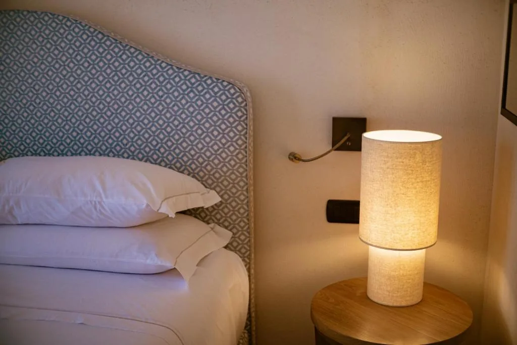 Quadruple Room with Balcony and Lake View — Hotel Mercedes