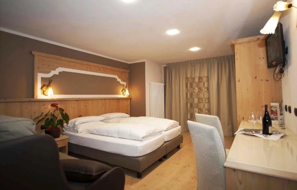 Quadruple Room with Balcony — Hotel Amerikan