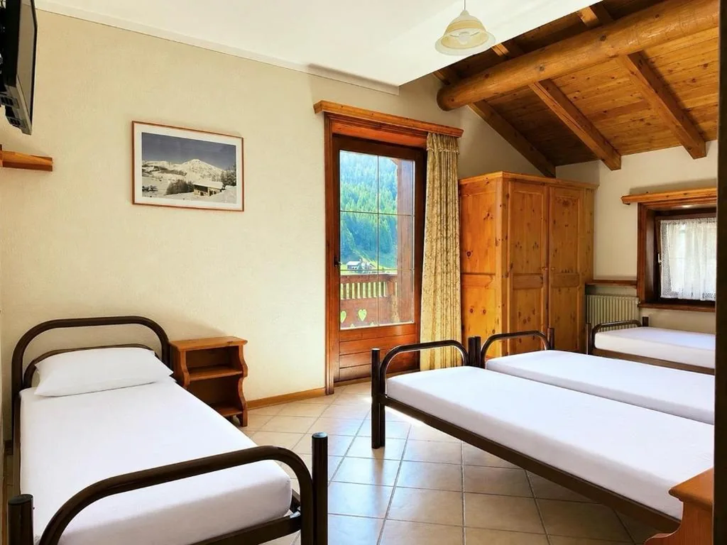Camera Quadrupla con Balcone — Hotel Aquila