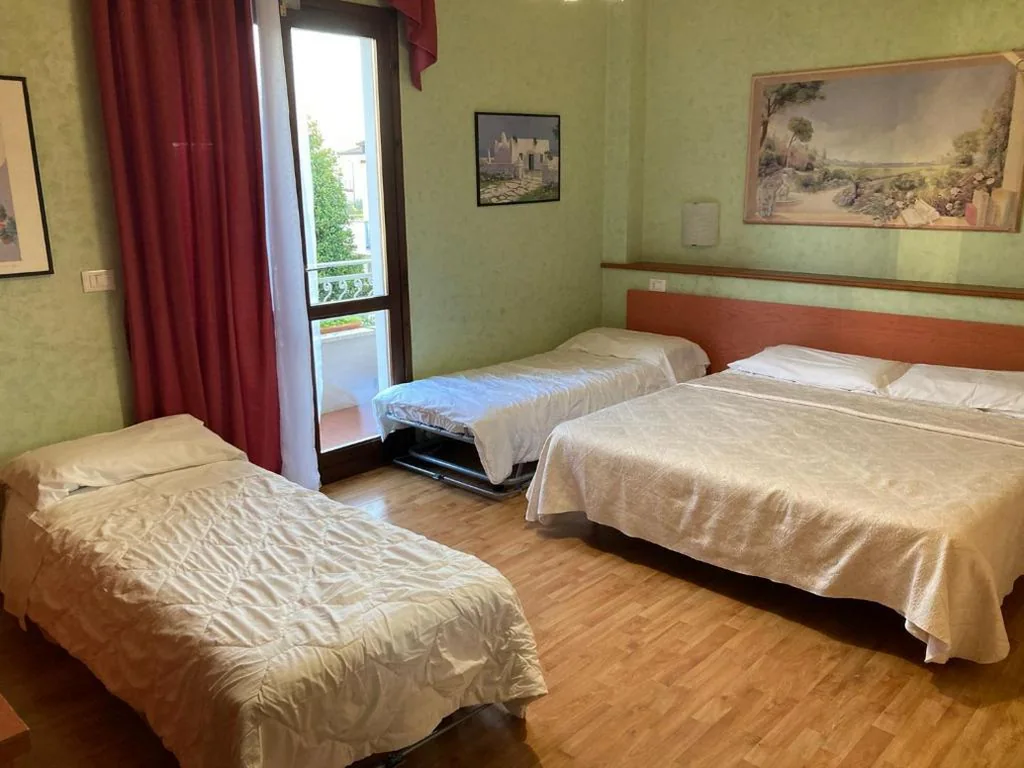 Camera Quadrupla con Balcone — Hotel Benaco