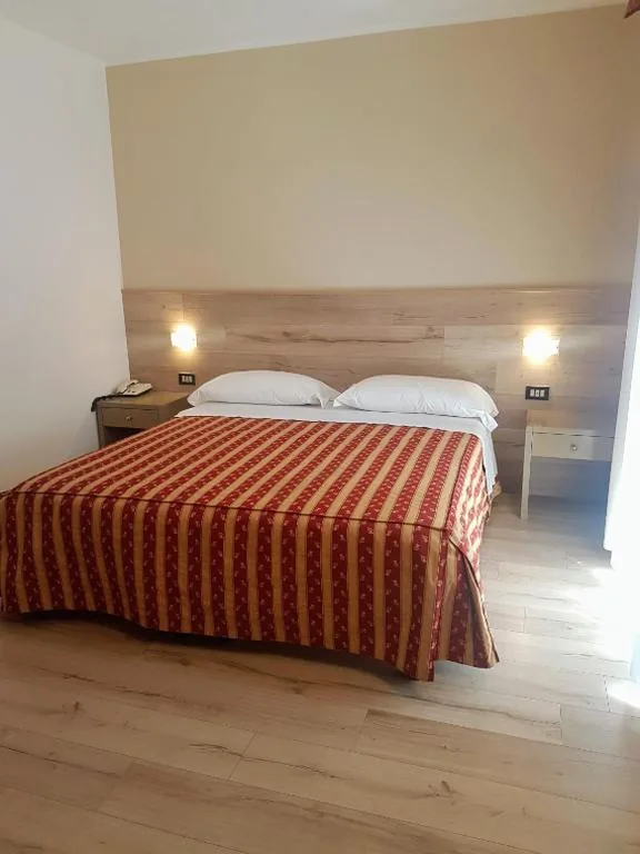 Quadruple Room with Balcony — Hotel Pineta