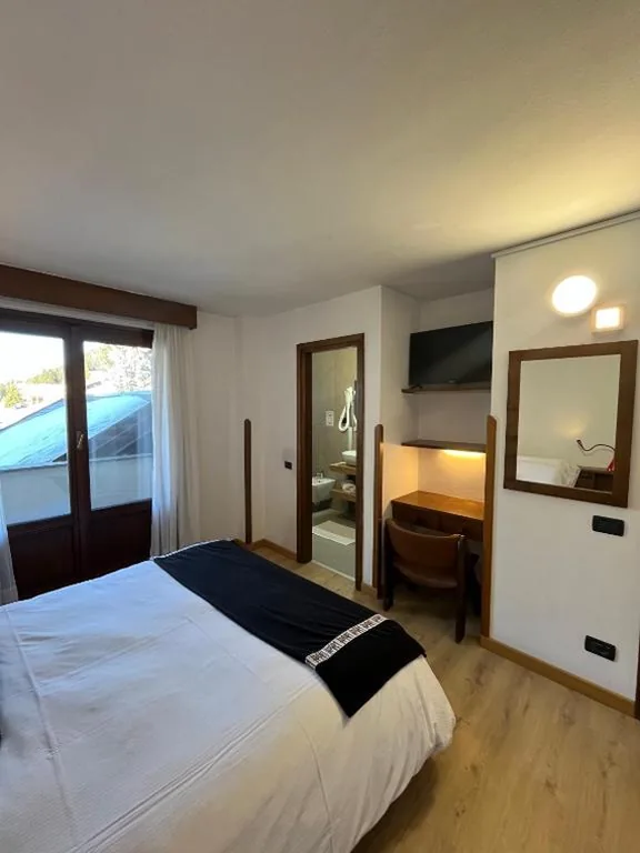 Camera Quadrupla con Doccia — Hotel Alle Tre Baite