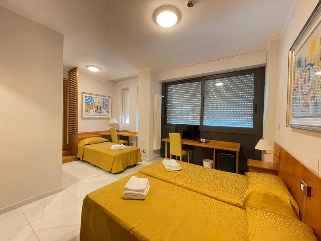 Quadruple Room with Shower — Hotel Dei Fiori