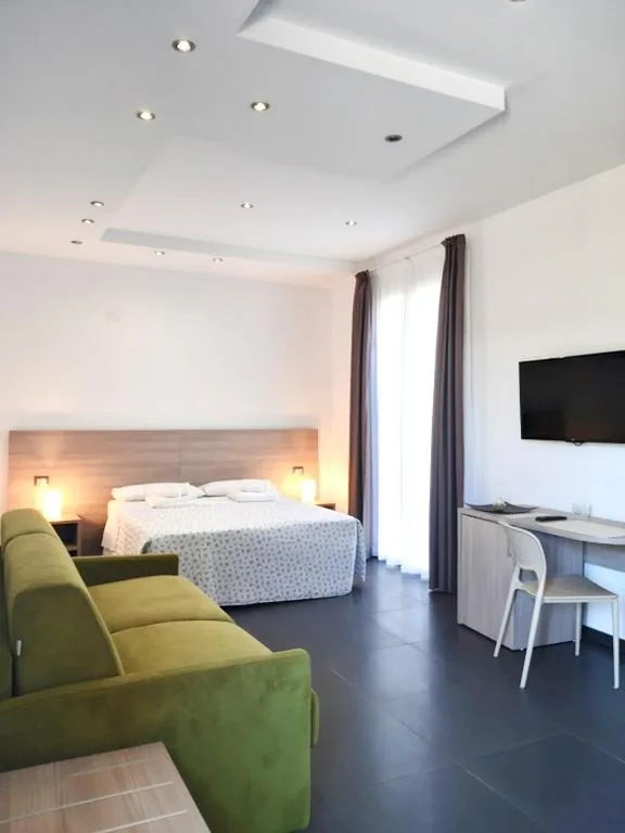 Quadruple Room with Terrace — RipamontiBnB