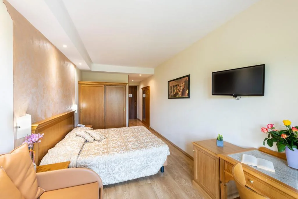 Quadruple Room with Partial Lake View — Hotel Pineta Campi