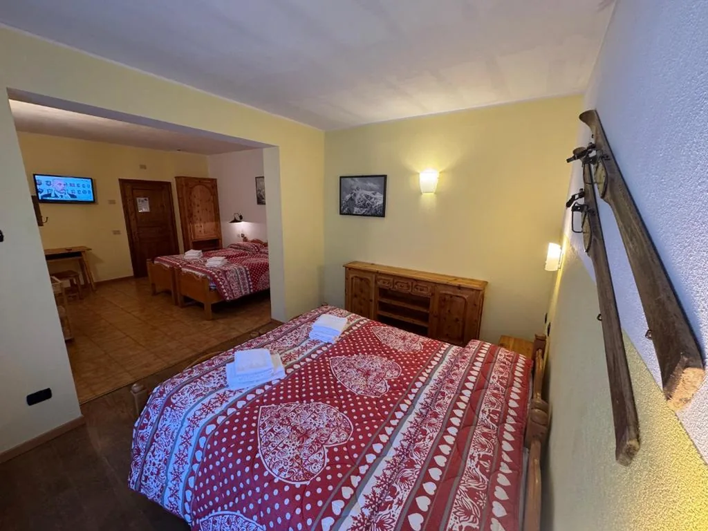 Quadruple Room with Mountain View — Hotel Genzianella